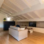 Daire Bolognacentro 9 People Loft Private Lift And Terrace Bolonya