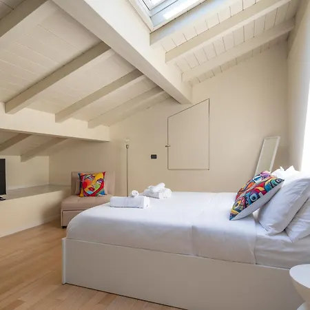 Apartment Bolognacentro 9 People Loft Private Lift And Terrace Bologna