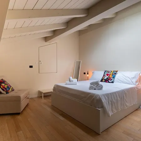 Bolognacentro 9 People Loft Private Lift And Terrace Lägenhet *