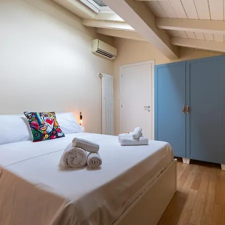 Bolognacentro 9 People Loft Private Lift And Terrace Lägenhet *