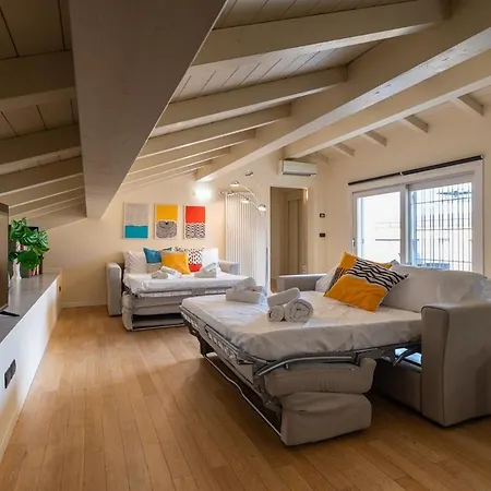 Lägenhet Bolognacentro 9 People Loft Private Lift And Terrace Bologna