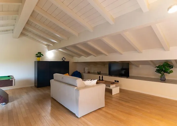 Lägenhet Bolognacentro 9 People Loft Private Lift And Terrace Bologna